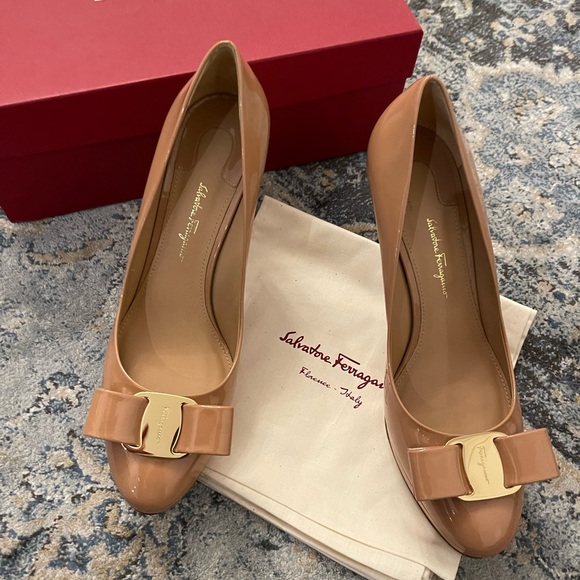 Brand NEW Salvatore Ferragamo VARA BOW PLATFORM PUMP - Picture 8 of 10